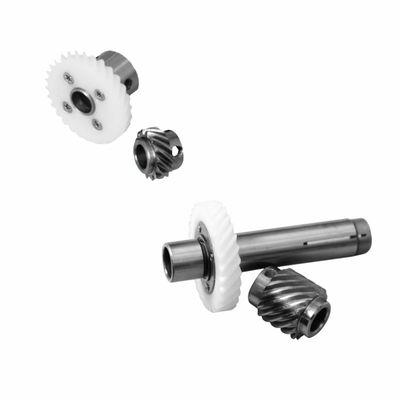 Conjunto de Engrenagens Helicoidais com Eixos Desalinhados para Máquina de Costura com Corte de Fio e Ponto Corrente